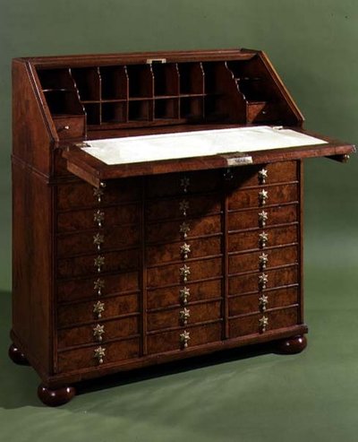 Bureau con piccoli cassetti, aperto, c.1710 da English School